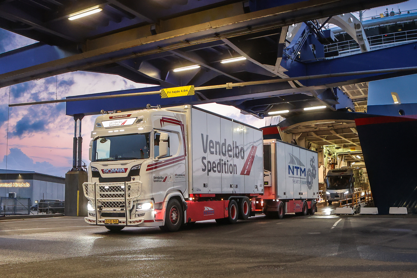 Trailer som kjører av skipet SuperSpeed